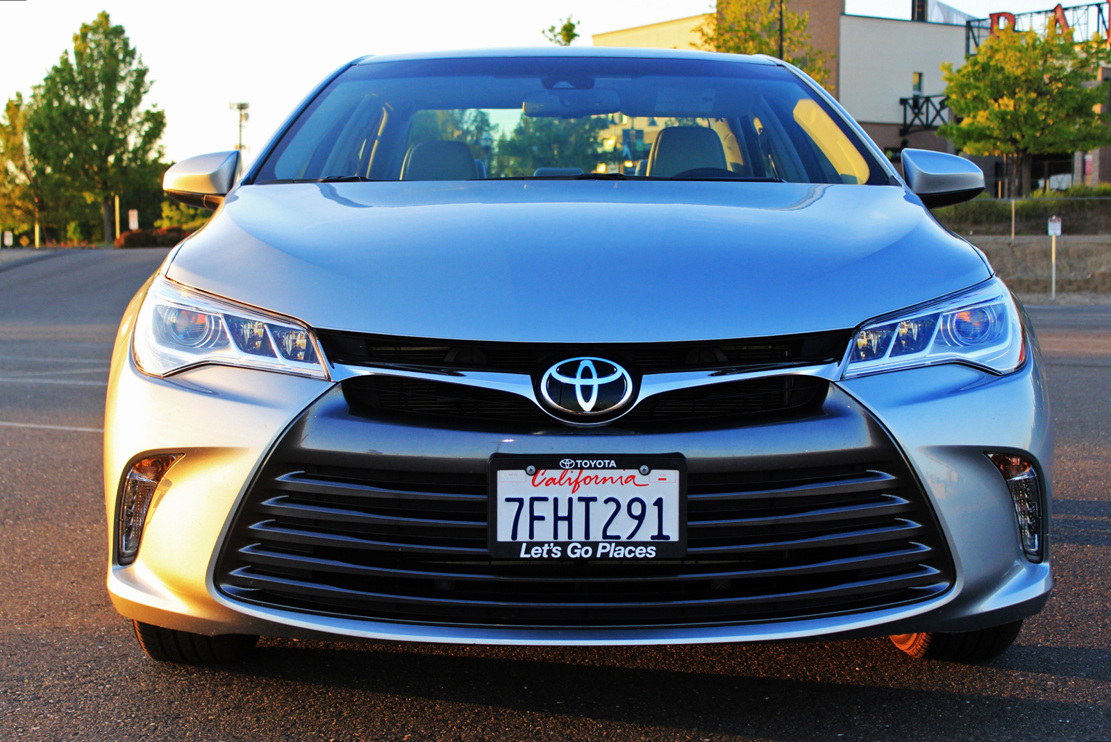 Imitation is the sincerest form of flattery, and the 2015 Camry XLE takes t...